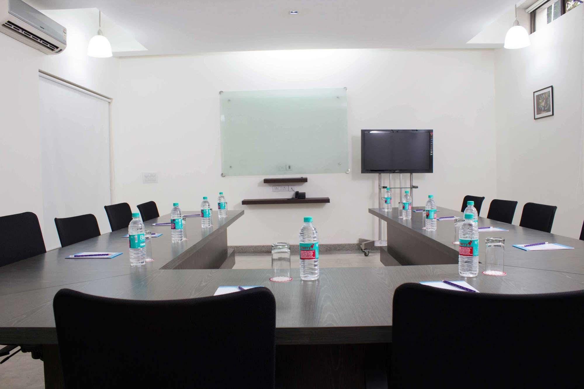 Stately Suites Mg Road Gurgaon Exterior foto