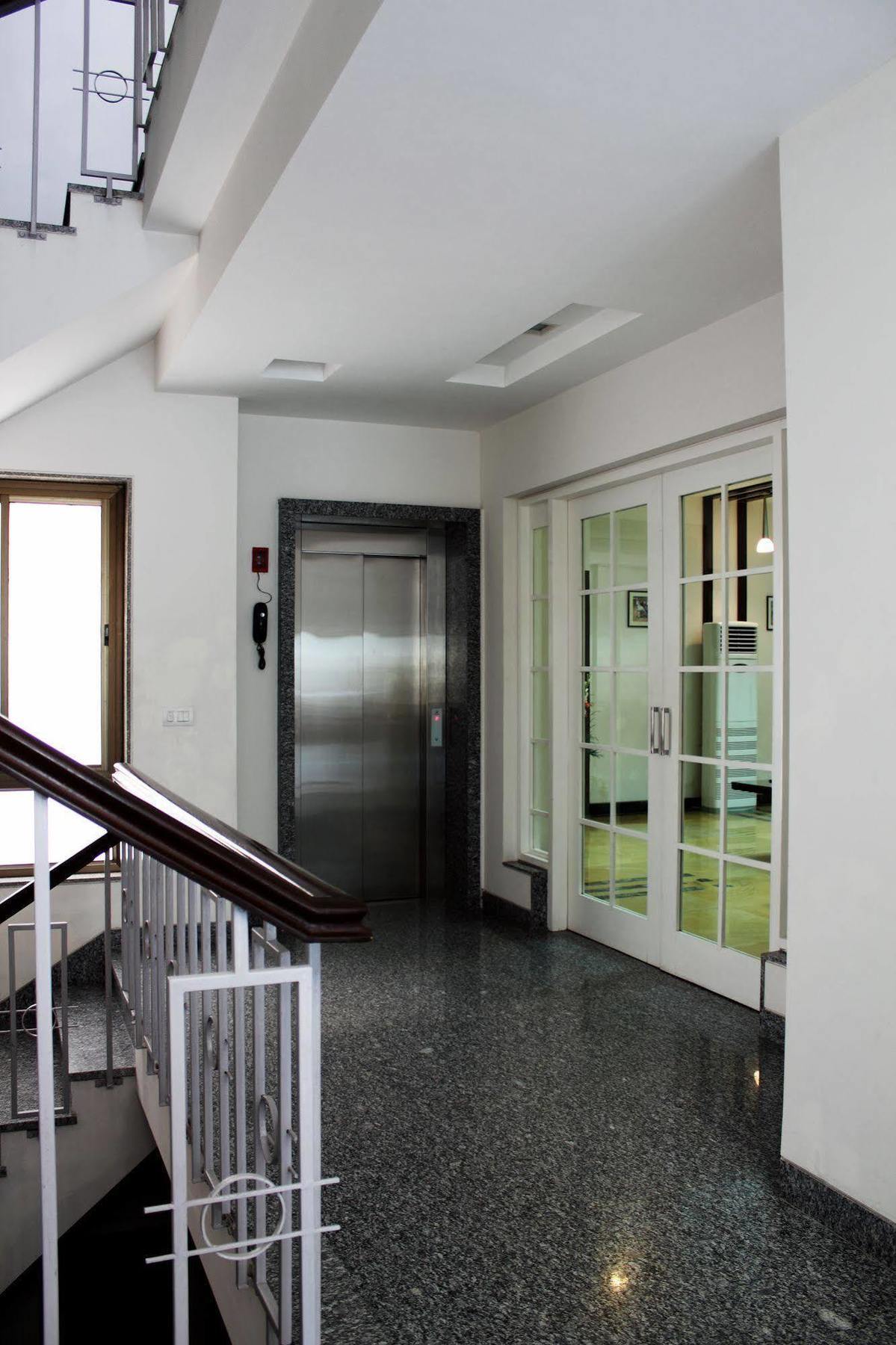 Stately Suites Mg Road Gurgaon Exterior foto